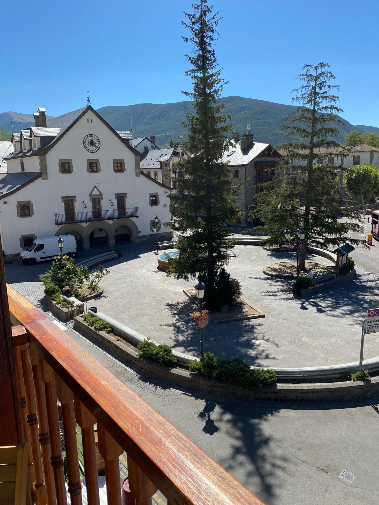 Plaza Centro Leilighet Biescas  Eksteriør bilde